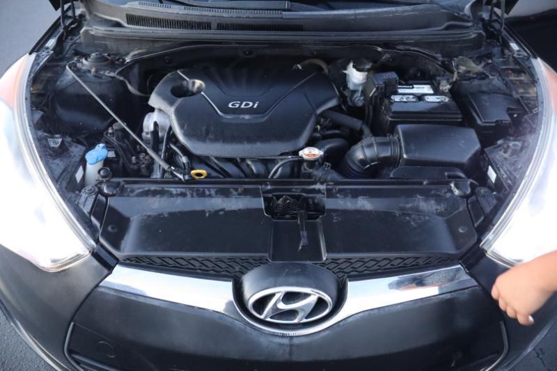 Hyundai Veloster Base 2013