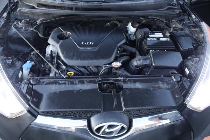 Hyundai Veloster Base 2013