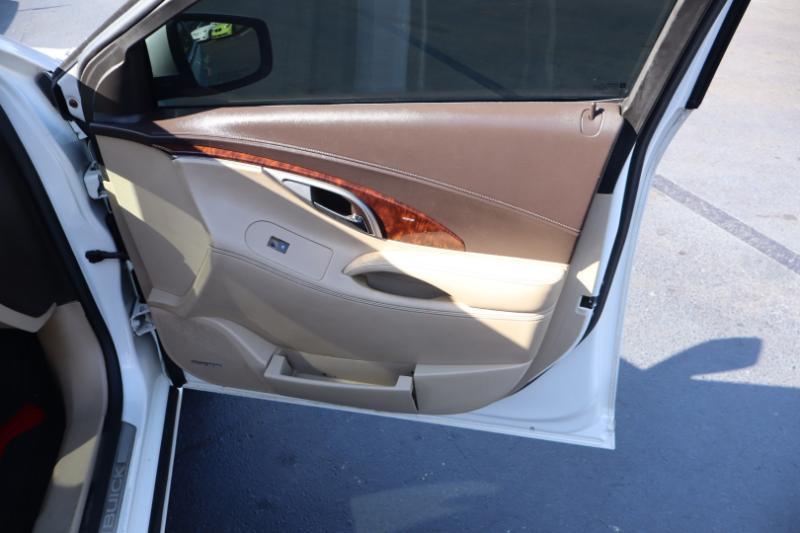 Buick LaCrosse CXS 2011