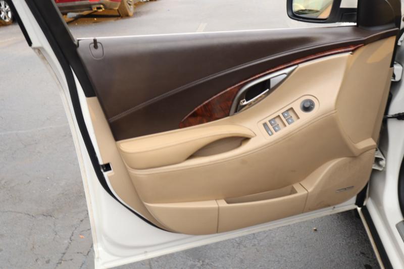 Buick LaCrosse CXS 2011