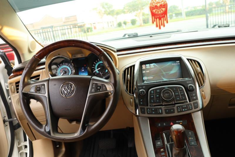 Buick LaCrosse CXS 2011