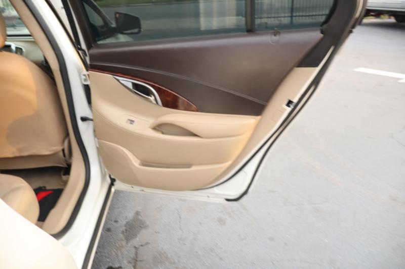 Buick LaCrosse CXS 2011