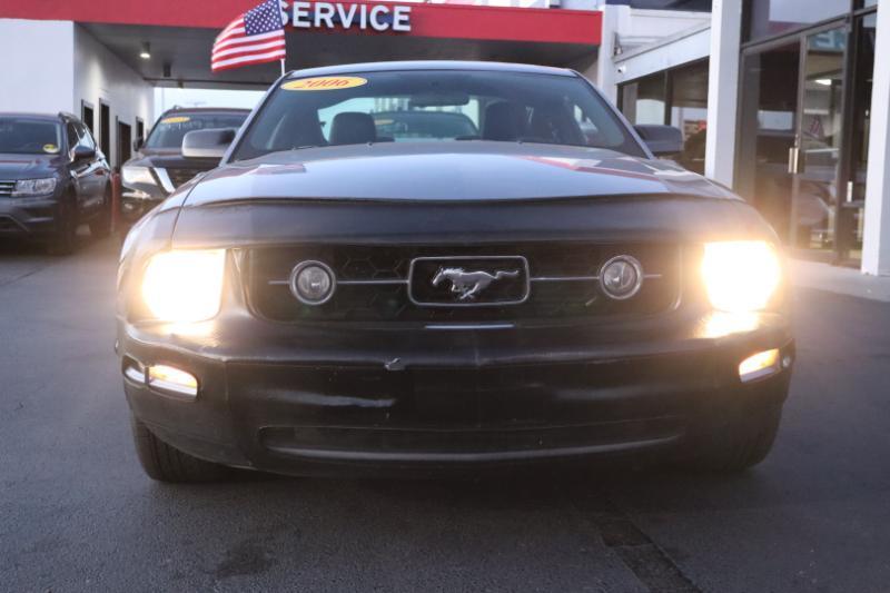 Ford Mustang V6 Standard Coupe 2006