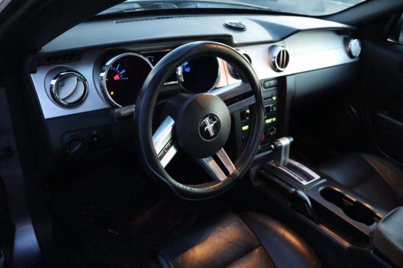 Ford Mustang V6 Standard Coupe 2006