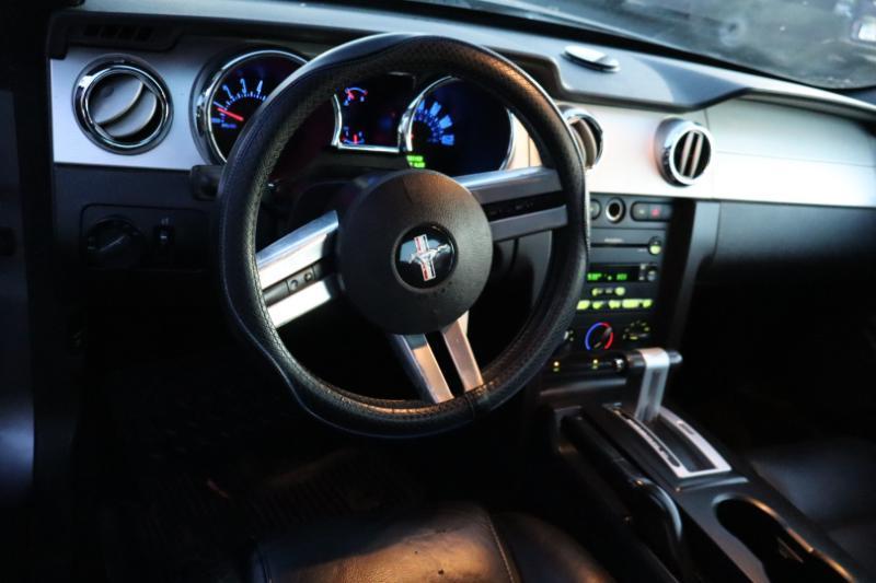 Ford Mustang V6 Standard Coupe 2006