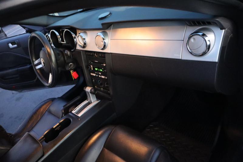 Ford Mustang V6 Standard Coupe 2006