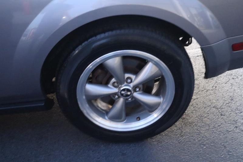 Ford Mustang V6 Standard Coupe 2006