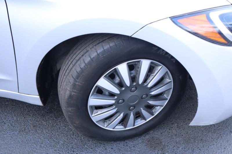 Hyundai Elantra SE 6AT 2018