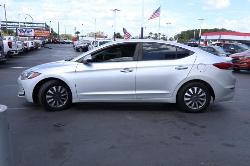 Hyundai Elantra SE 6AT 2018