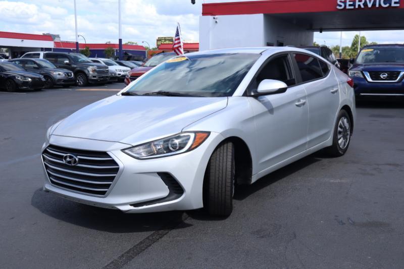 Hyundai Elantra SE 6AT 2018