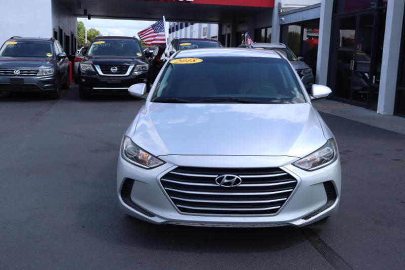 Hyundai Elantra SE 6AT 2018