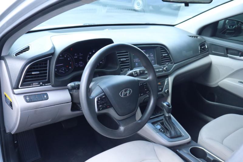 Hyundai Elantra SE 6AT 2018
