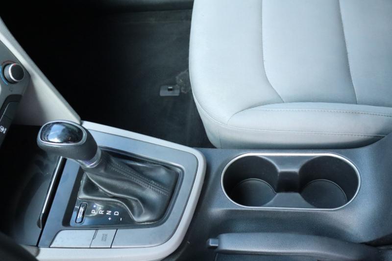 Hyundai Elantra SE 6AT 2018