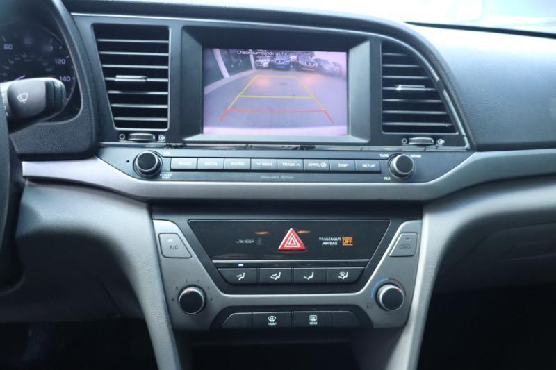Hyundai Elantra SE 6AT 2018