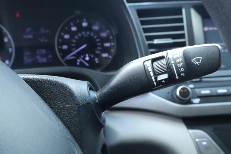 Hyundai Elantra SE 6AT 2018