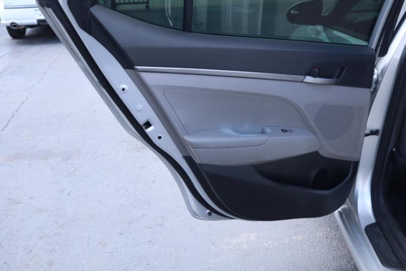 Hyundai Elantra SE 6AT 2018