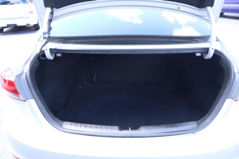 Hyundai Elantra SE 6AT 2018