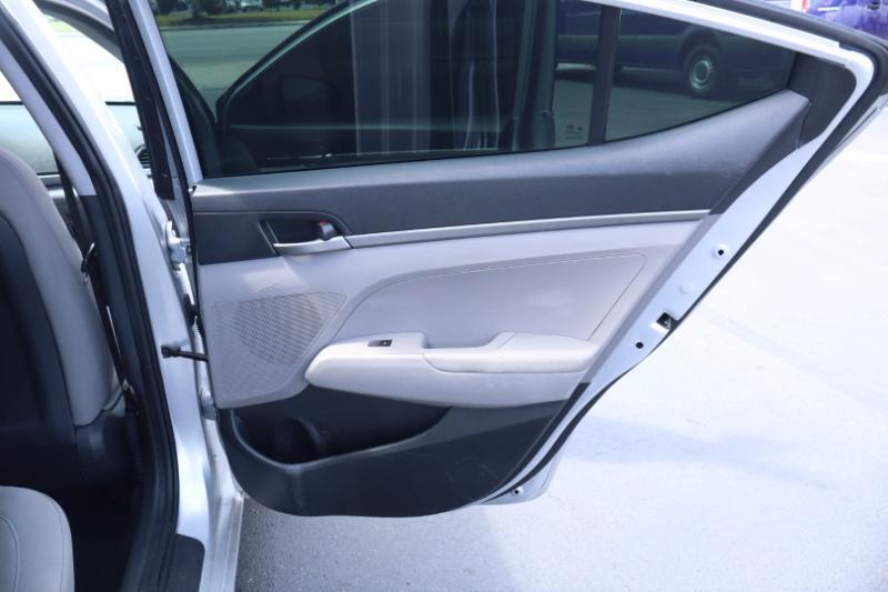 Hyundai Elantra SE 6AT 2018