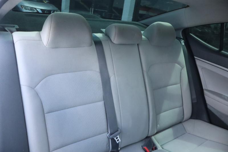 Hyundai Elantra SE 6AT 2018