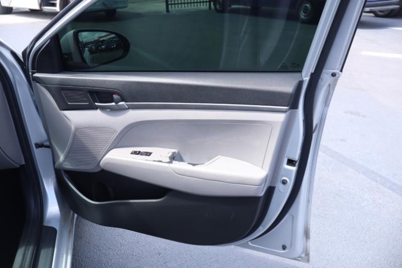 Hyundai Elantra SE 6AT 2018