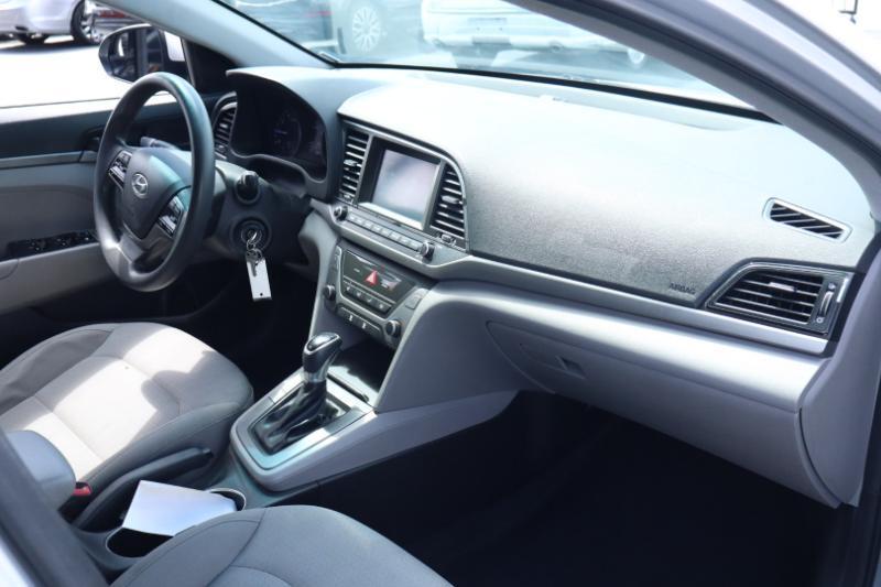 Hyundai Elantra SE 6AT 2018