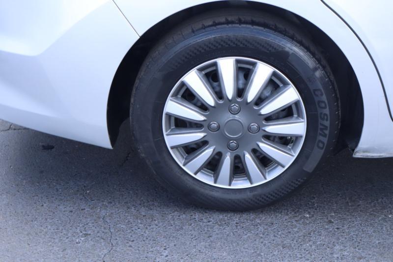 Hyundai Elantra SE 6AT 2018