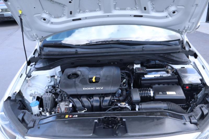 Hyundai Elantra SE 6AT 2018