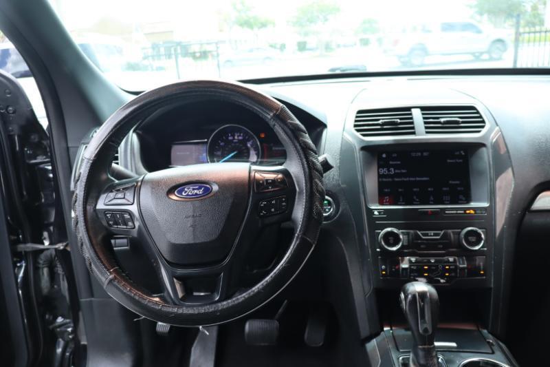 Ford Explorer XLT FWD 2019