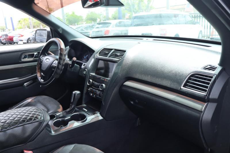 Ford Explorer XLT FWD 2019