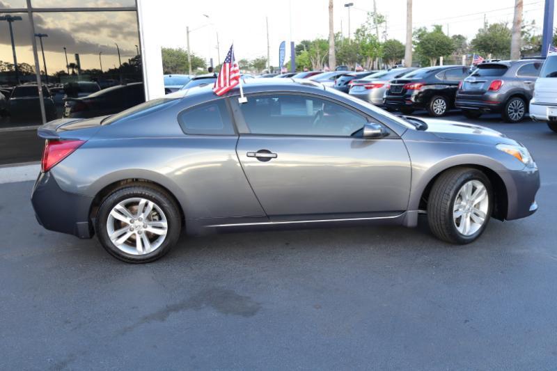 Nissan Altima 2.5 S CVT Coupe 2013