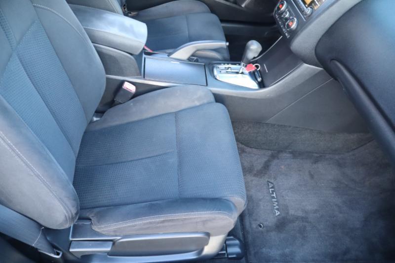 Nissan Altima 2.5 S CVT Coupe 2013