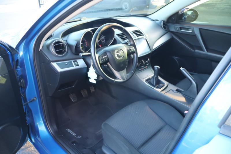 Mazda MAZDA3 i Touring 4-door 2012