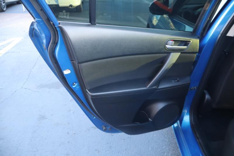 Mazda MAZDA3 i Touring 4-door 2012