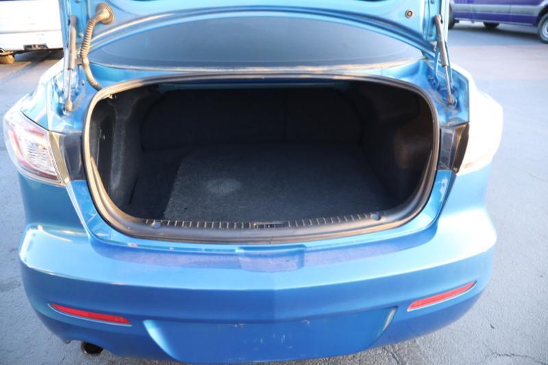 Mazda MAZDA3 i Touring 4-door 2012