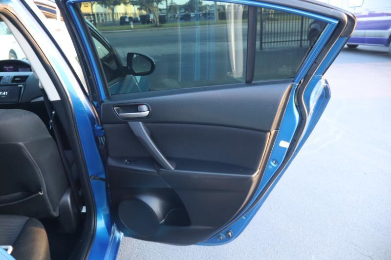 Mazda MAZDA3 i Touring 4-door 2012