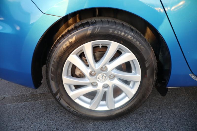 Mazda MAZDA3 i Touring 4-door 2012