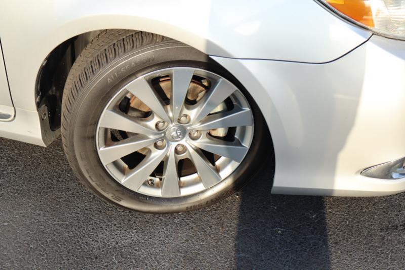 Toyota Avalon Base 2012