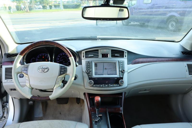 Toyota Avalon Base 2012