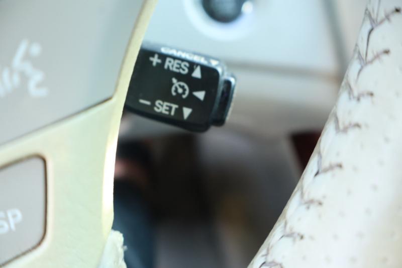 Toyota Avalon Base 2012