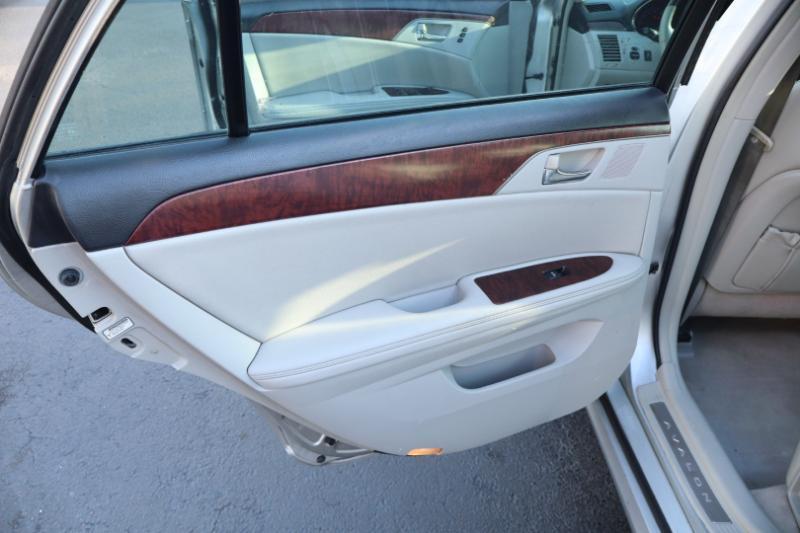 Toyota Avalon Base 2012