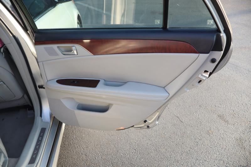Toyota Avalon Base 2012