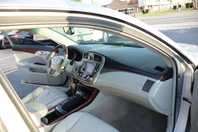 Toyota Avalon Base 2012