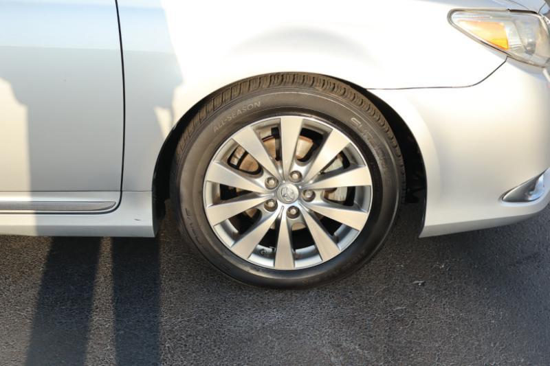 Toyota Avalon Base 2012