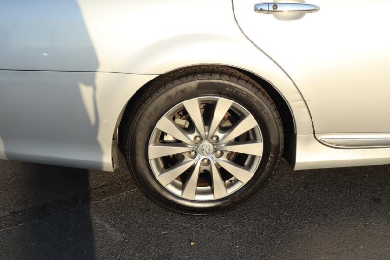 Toyota Avalon Base 2012