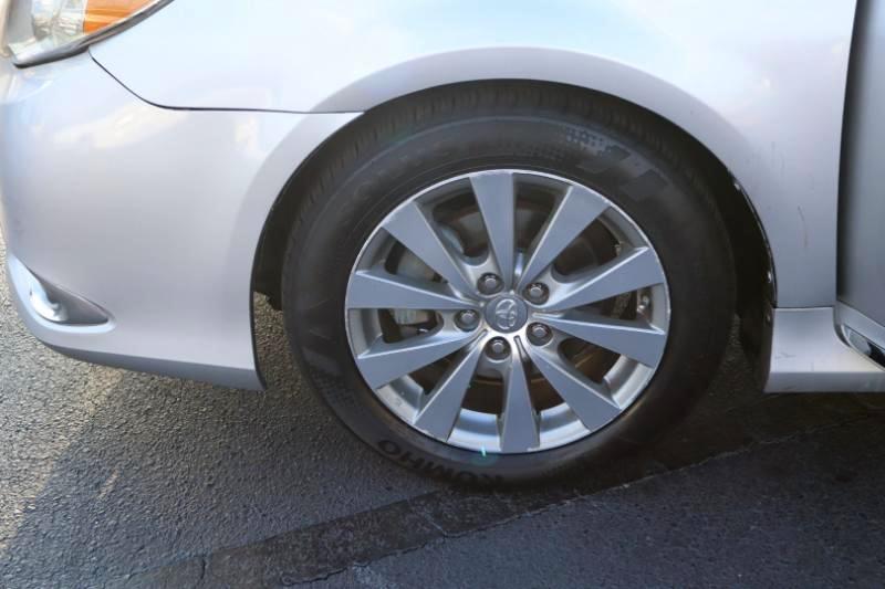 Toyota Avalon Base 2012