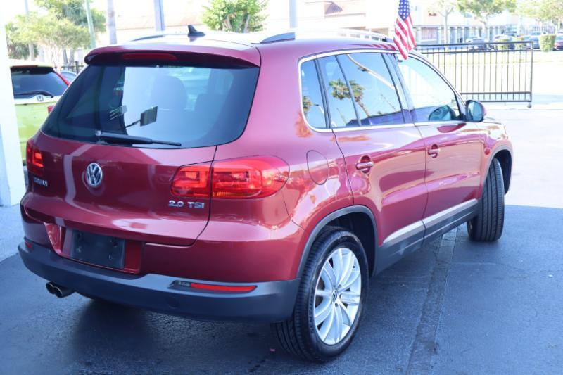 Volkswagen Tiguan S 2012