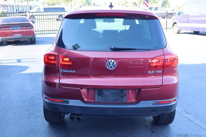Volkswagen Tiguan S 2012
