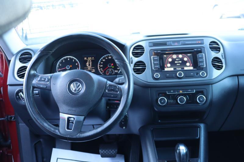 Volkswagen Tiguan S 2012