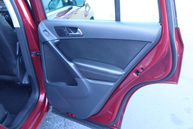 Volkswagen Tiguan S 2012