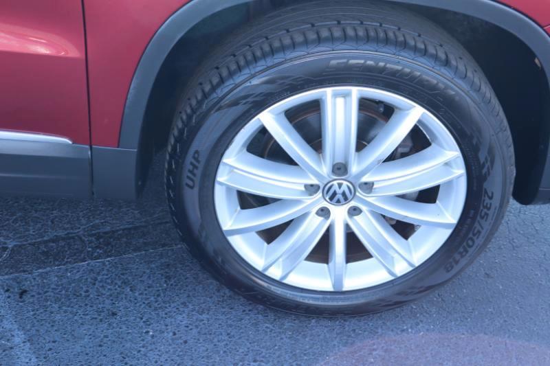 Volkswagen Tiguan S 2012